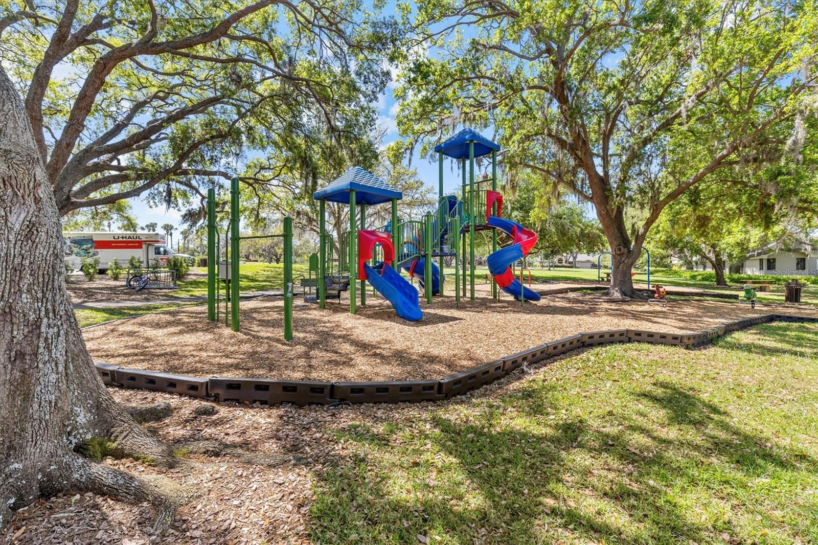 Listing photo id 63 for 2111 Pinnacle Circle N