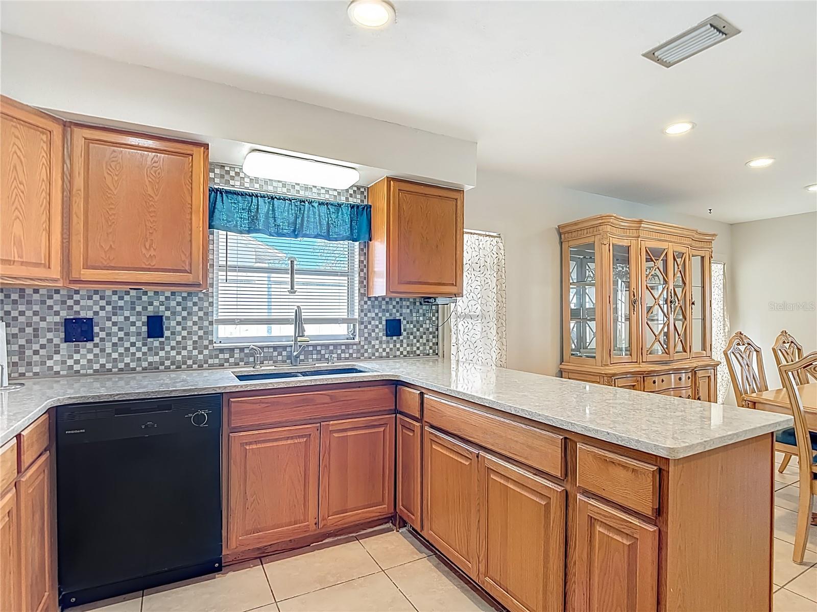 Listing photo id 9 for 11020 Peppertree Lane