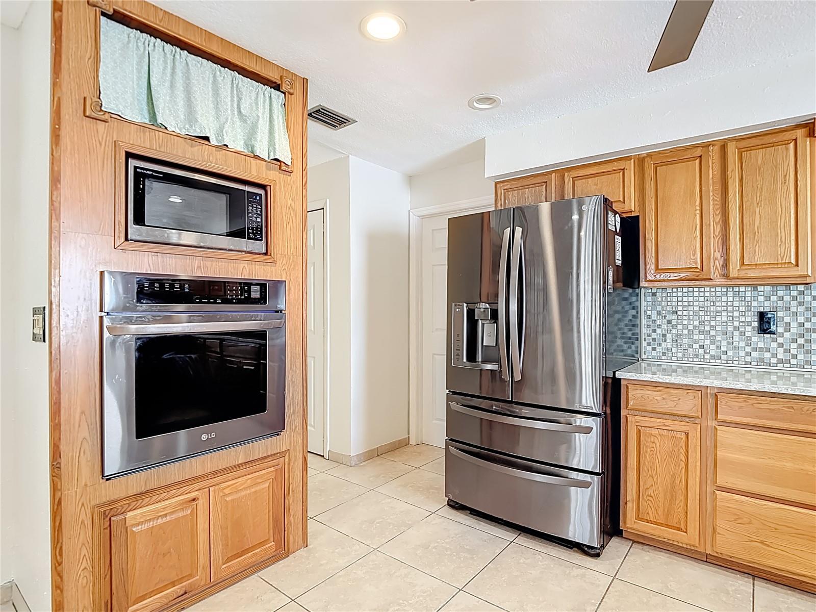 Listing photo id 11 for 11020 Peppertree Lane