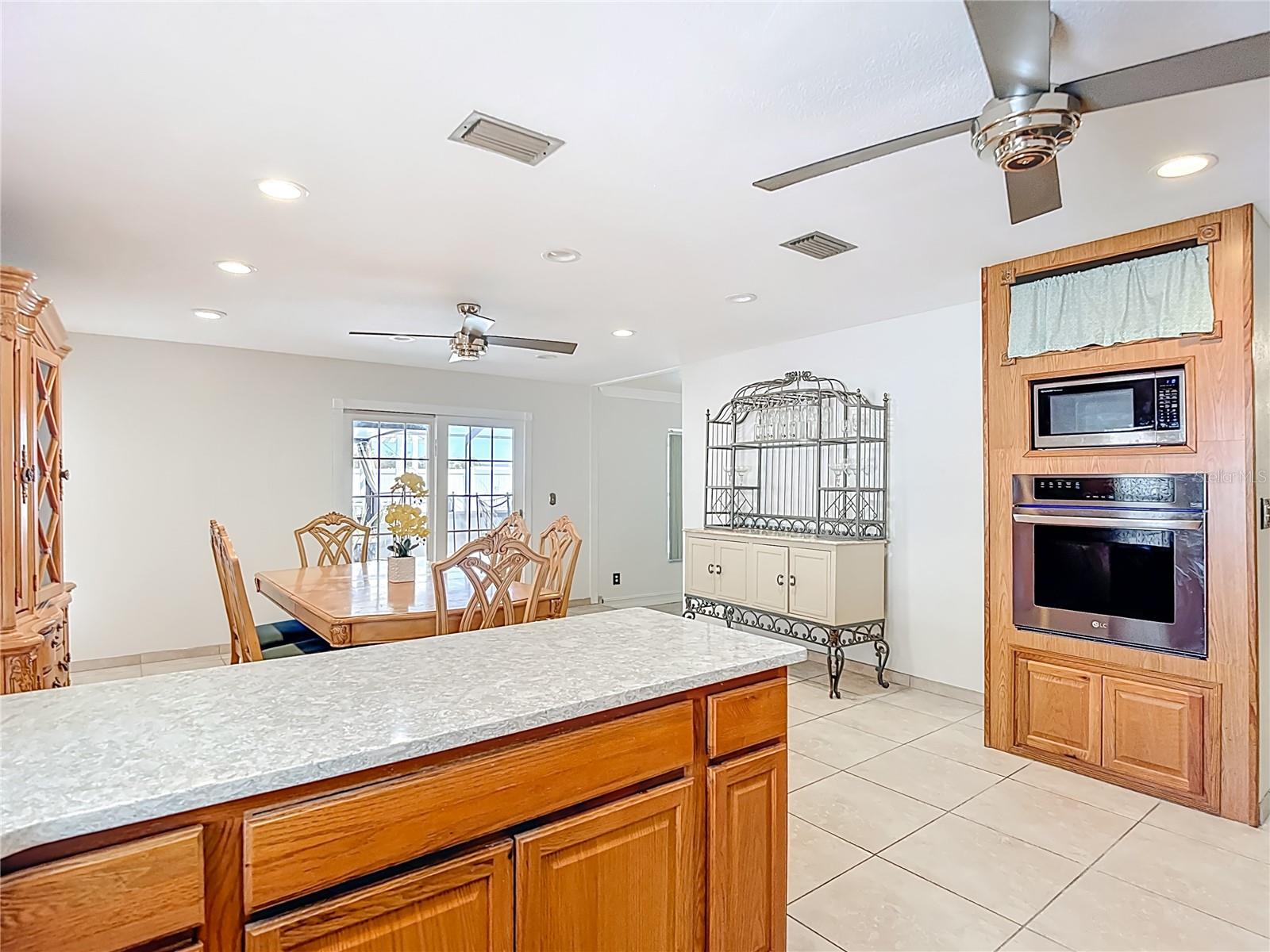 Listing photo id 12 for 11020 Peppertree Lane