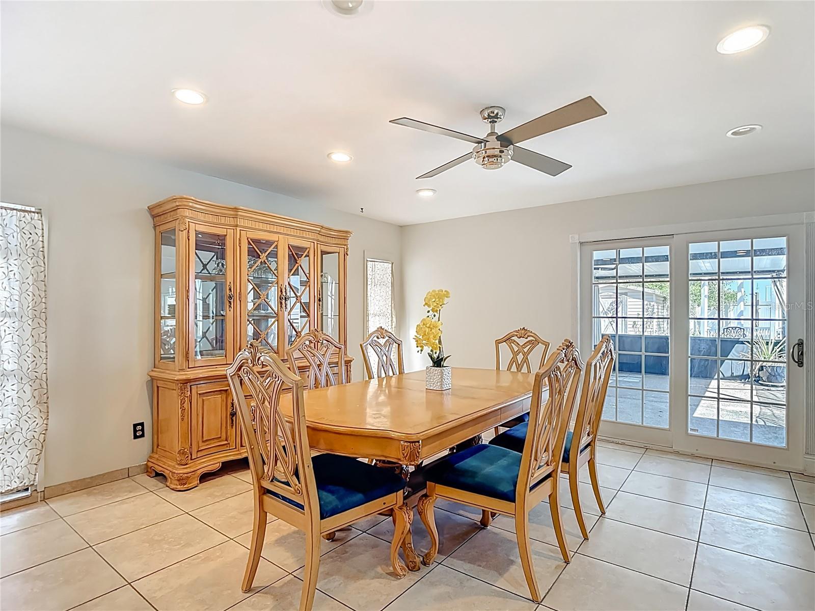 Listing photo id 15 for 11020 Peppertree Lane