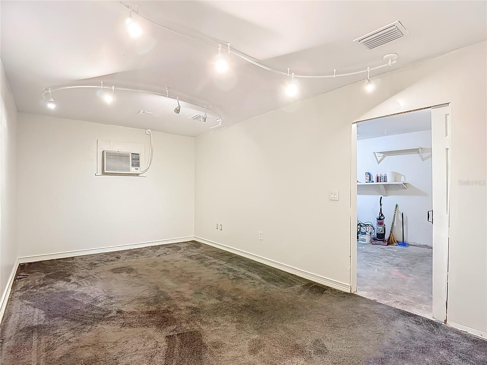 Listing photo id 22 for 11020 Peppertree Lane