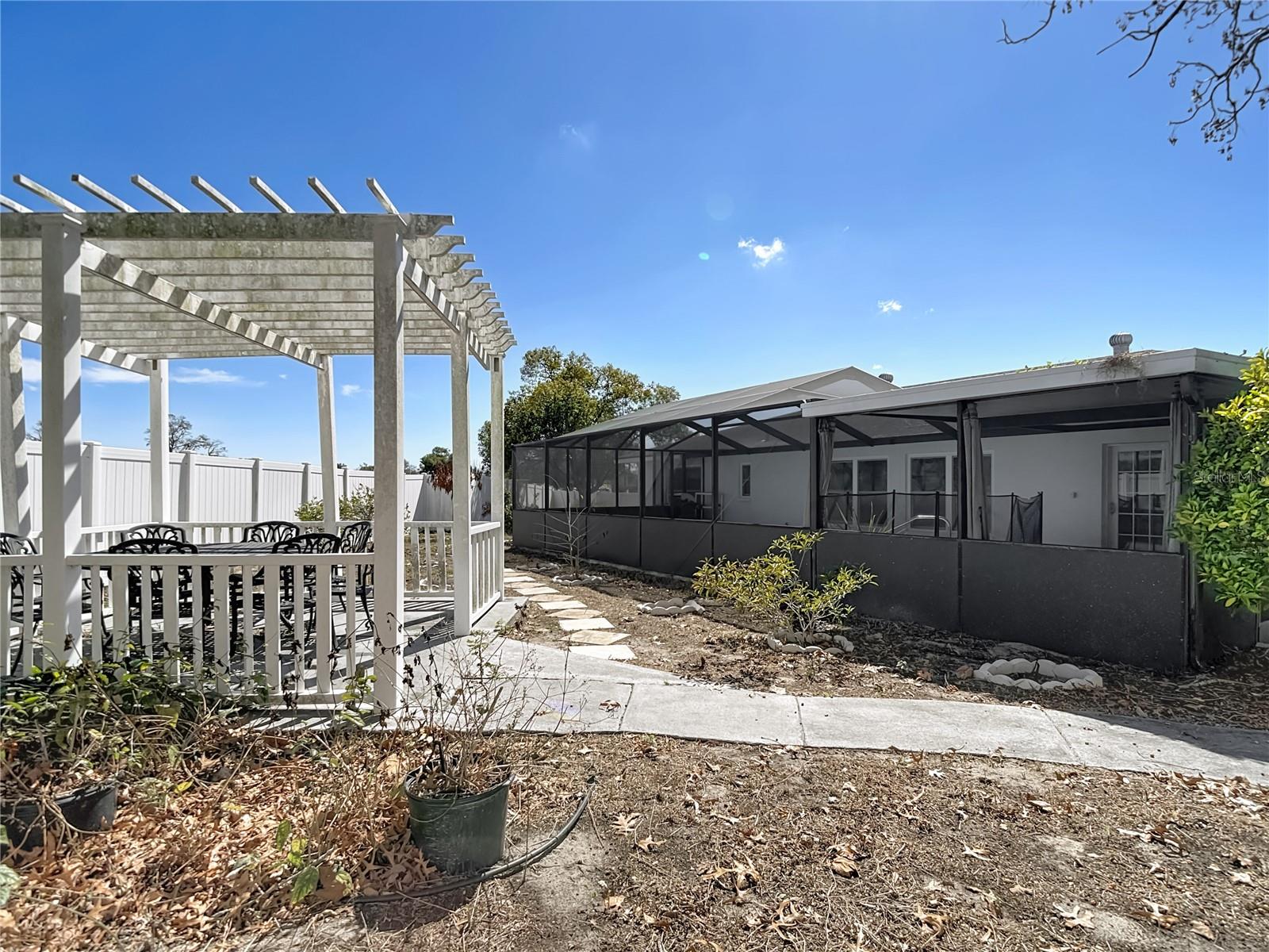 Listing photo id 49 for 11020 Peppertree Lane