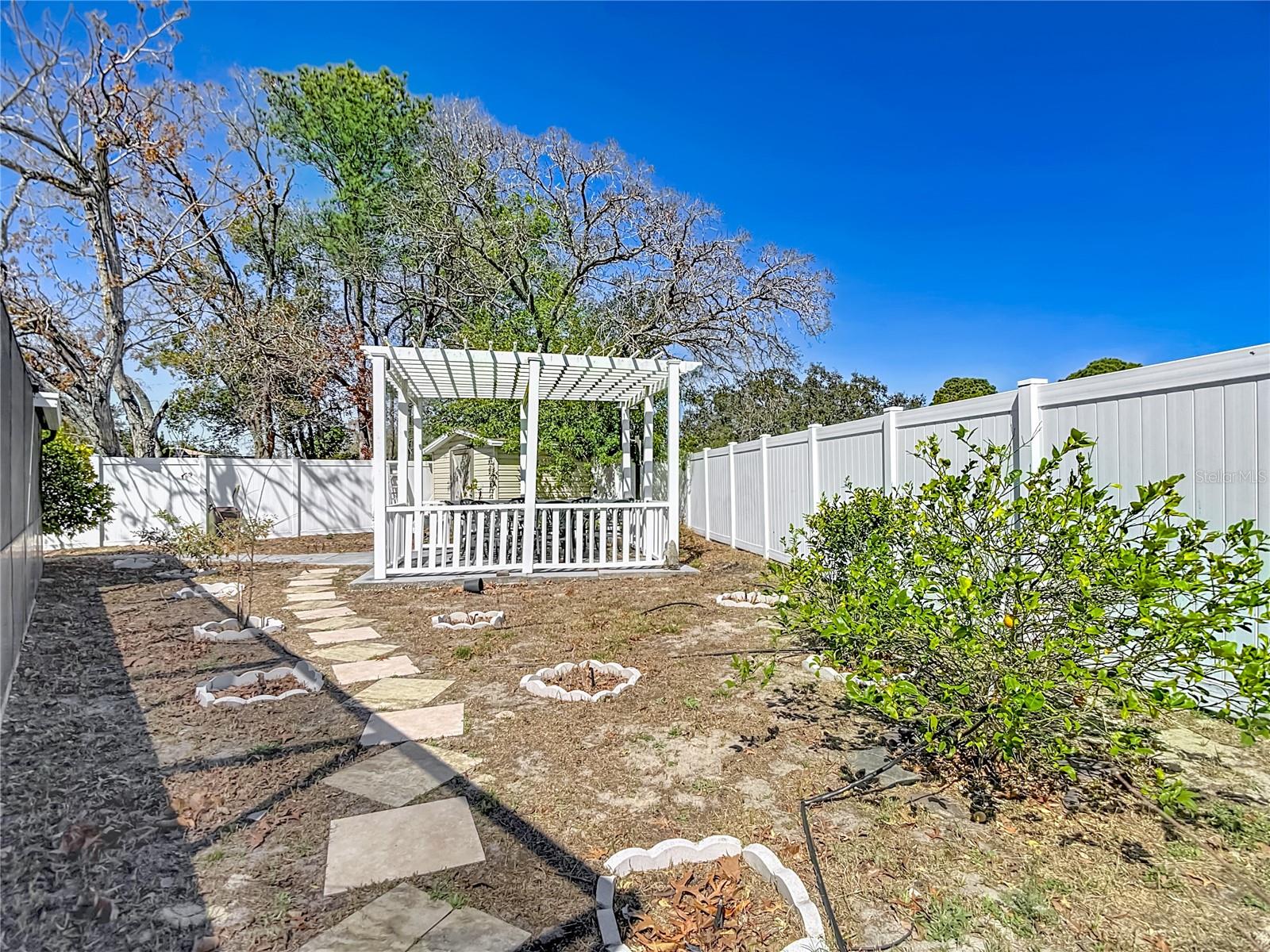 Listing photo id 51 for 11020 Peppertree Lane