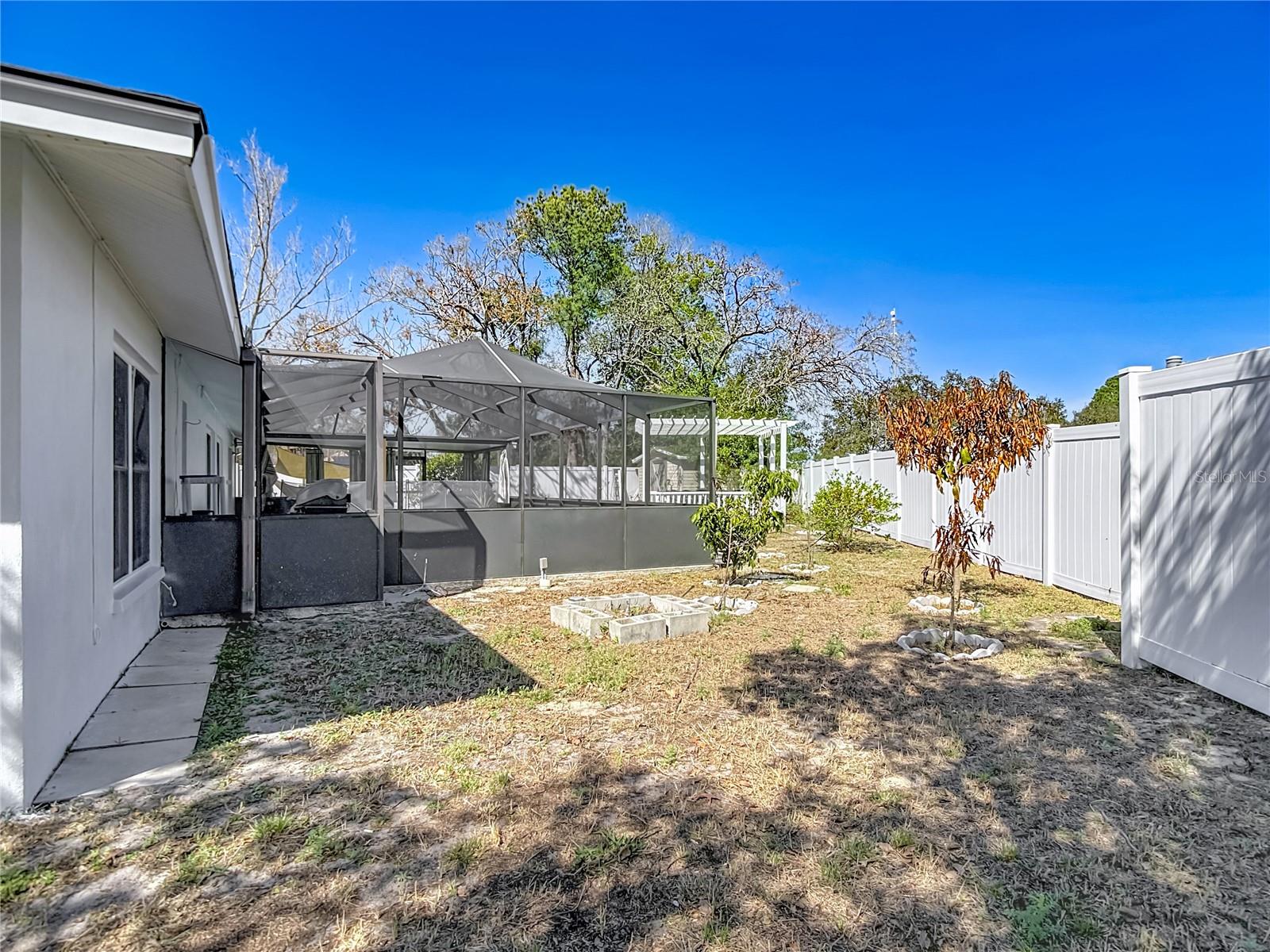 Listing photo id 52 for 11020 Peppertree Lane