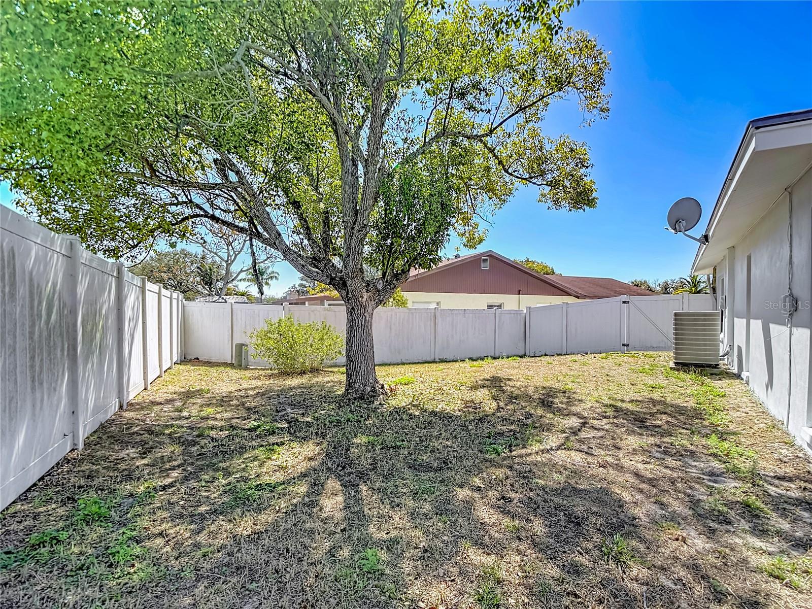 Listing photo id 53 for 11020 Peppertree Lane