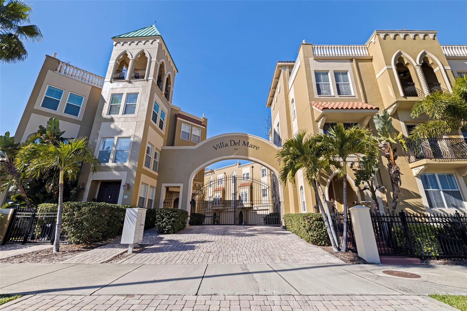 Image 2 of 53 For 114 Davis Boulevard 4