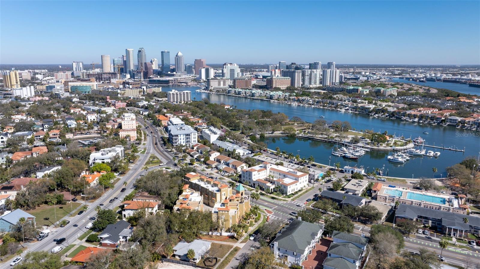 Image 3 of 53 For 114 Davis Boulevard 4