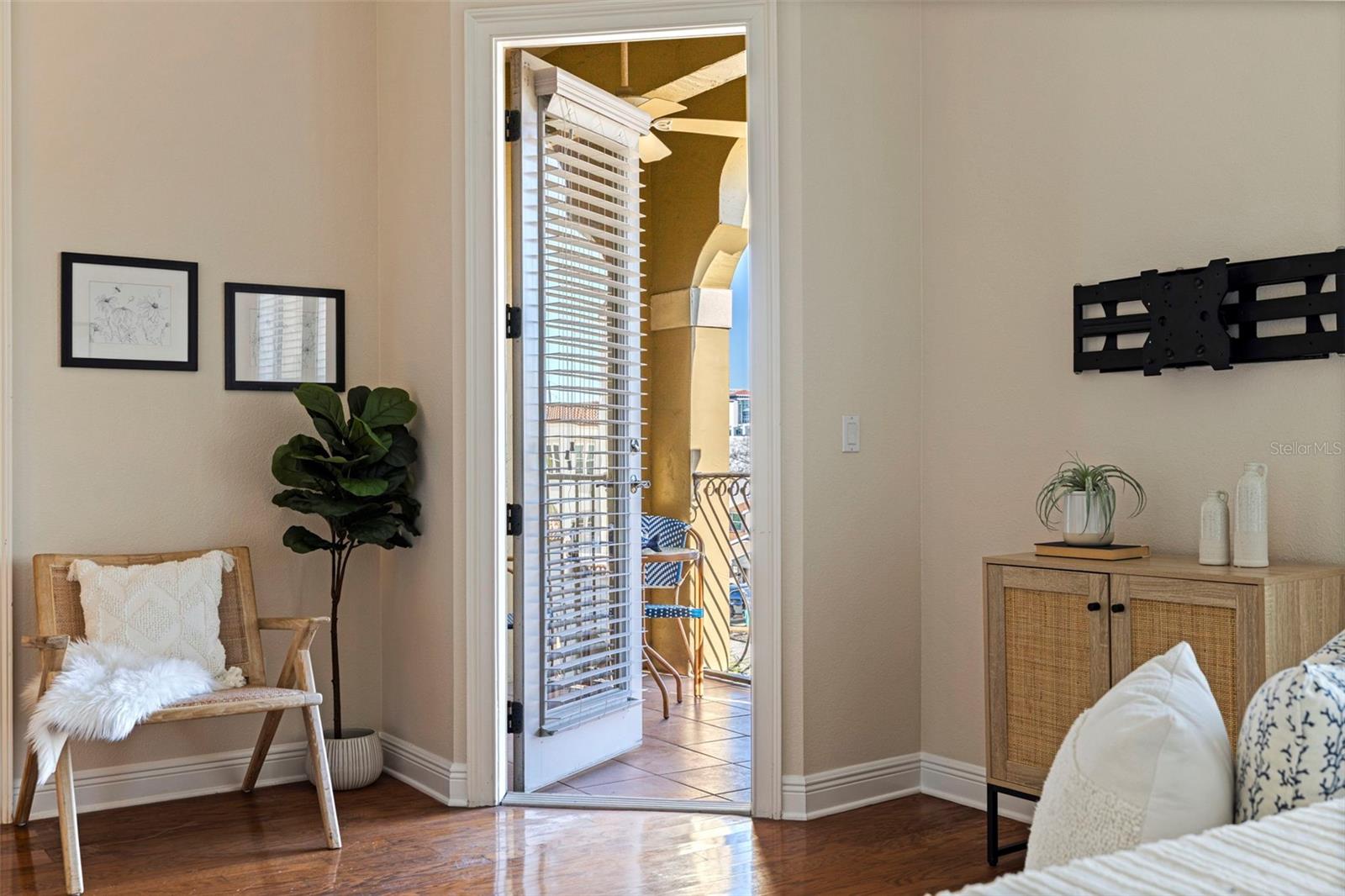 Image 33 of 53 For 114 Davis Boulevard 4