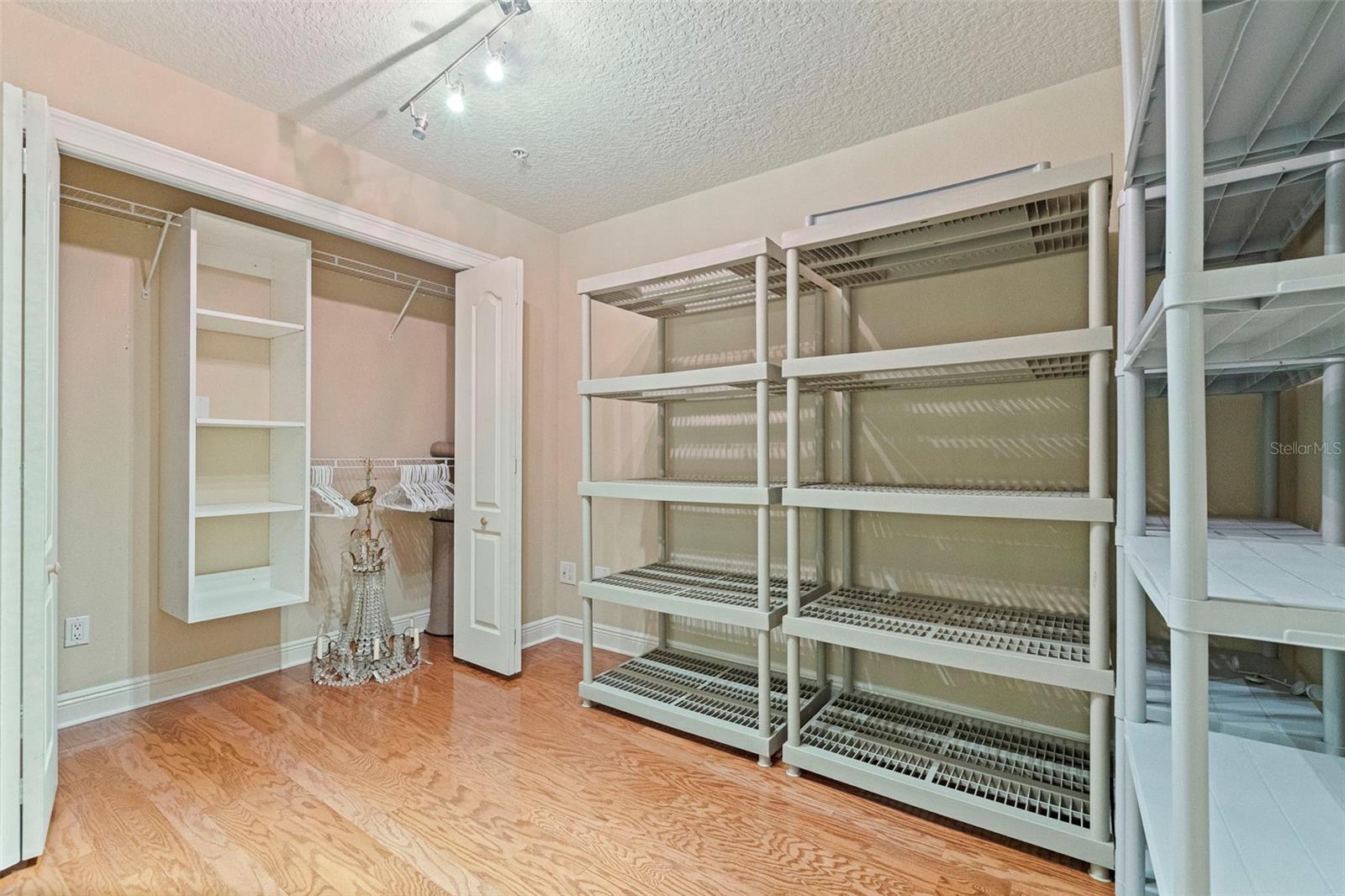 Image 45 of 53 For 114 Davis Boulevard 4