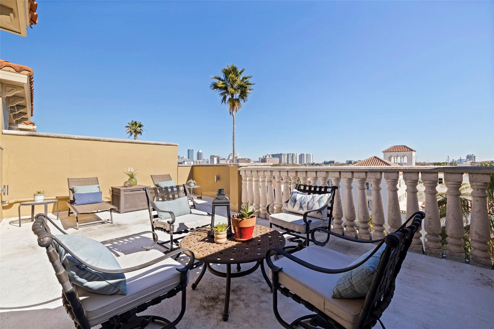 Image 5 of 53 For 114 Davis Boulevard 4