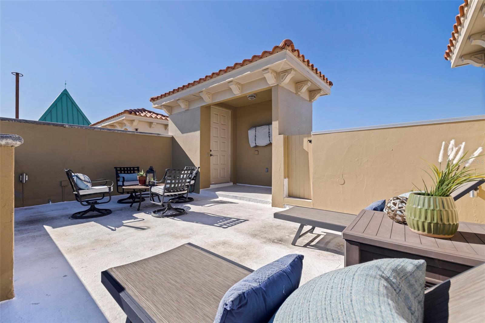 Image 6 of 53 For 114 Davis Boulevard 4