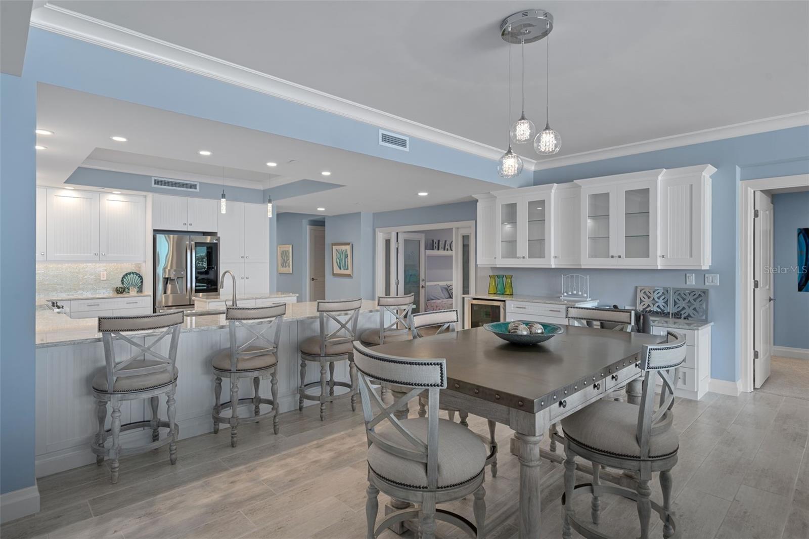 Image 11 of 50 For 650 Collany  405