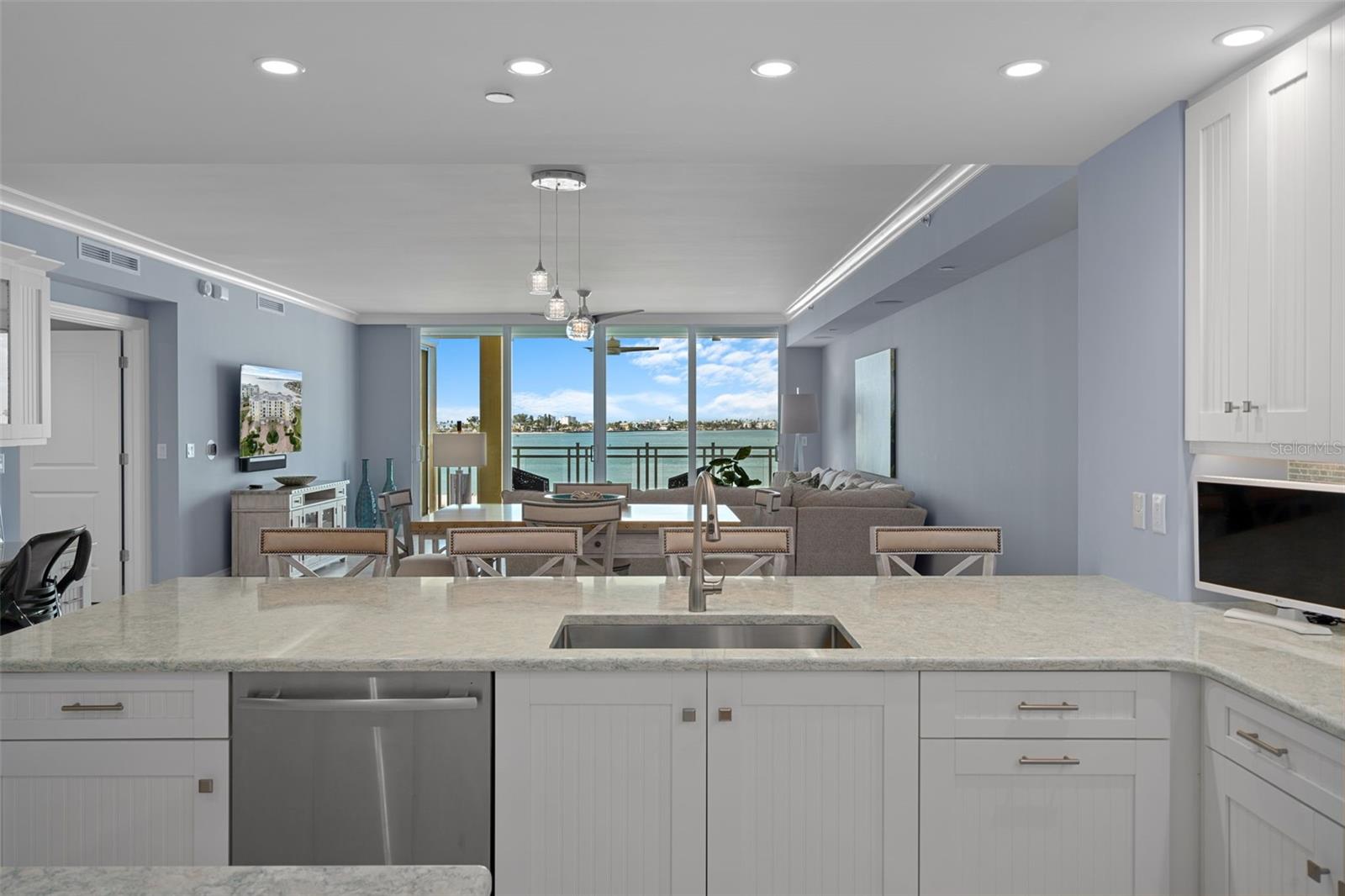 Image 12 of 50 For 650 Collany  405