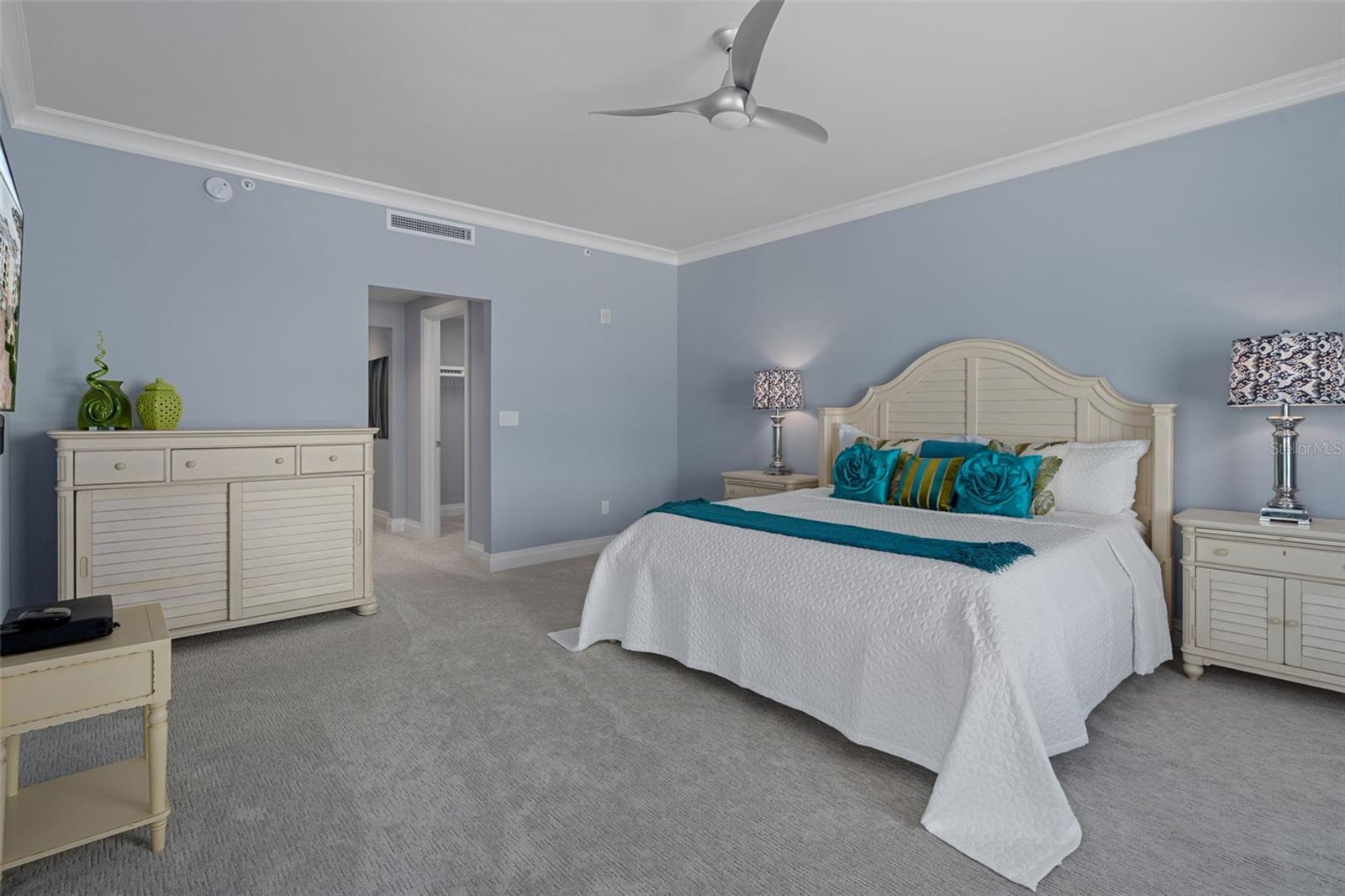 Image 18 of 50 For 650 Collany  405