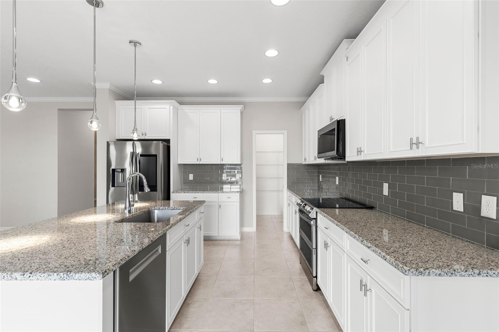 Listing photo id 13 for 7537 Pool Compass Loop