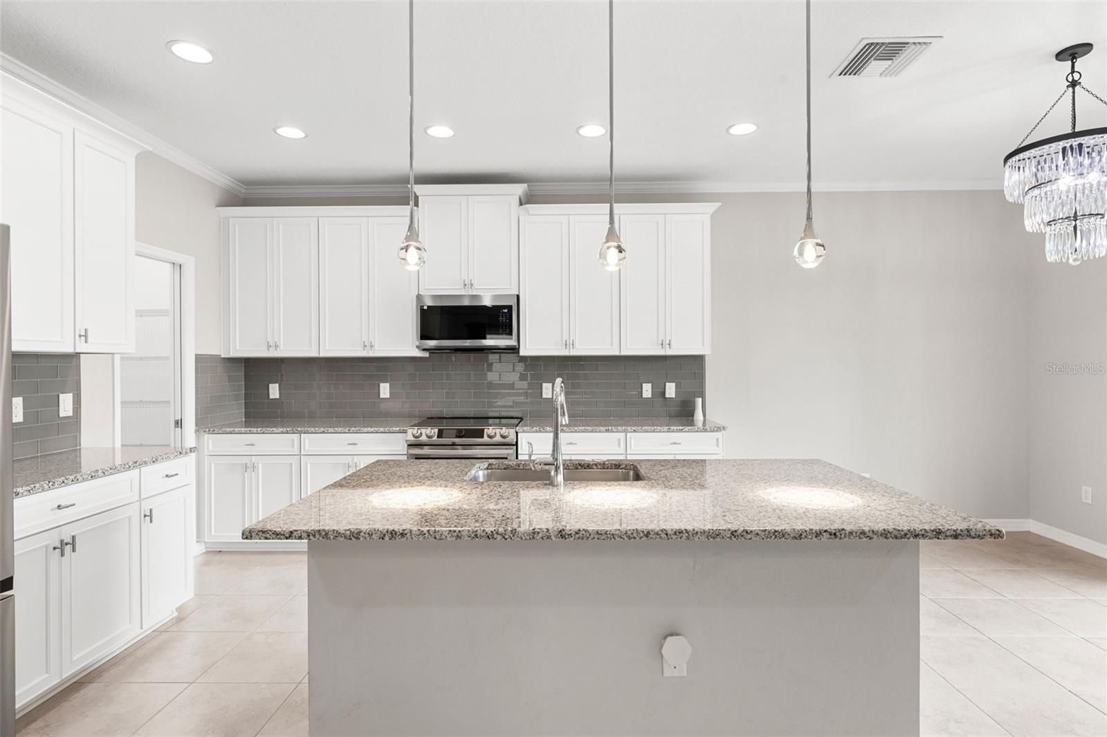 Listing photo id 16 for 7537 Pool Compass Loop