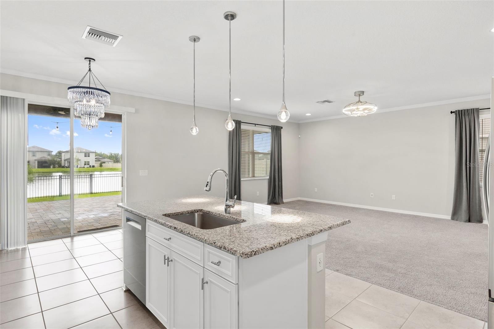 Listing photo id 17 for 7537 Pool Compass Loop