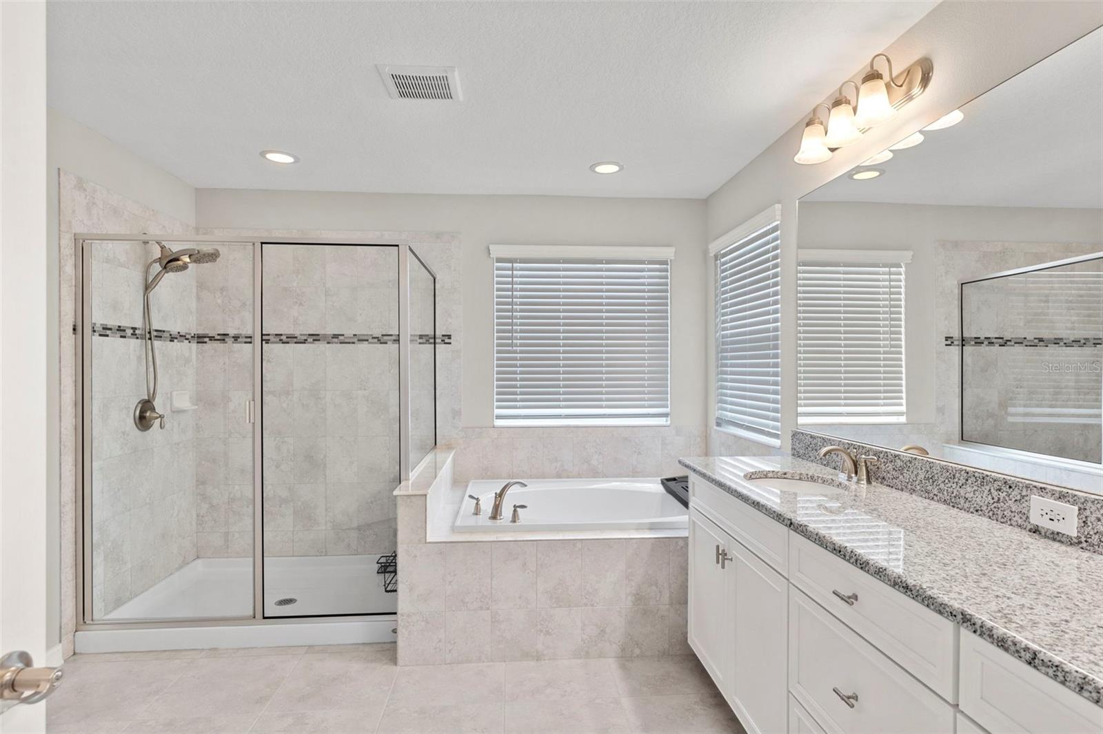 Listing photo id 32 for 7537 Pool Compass Loop