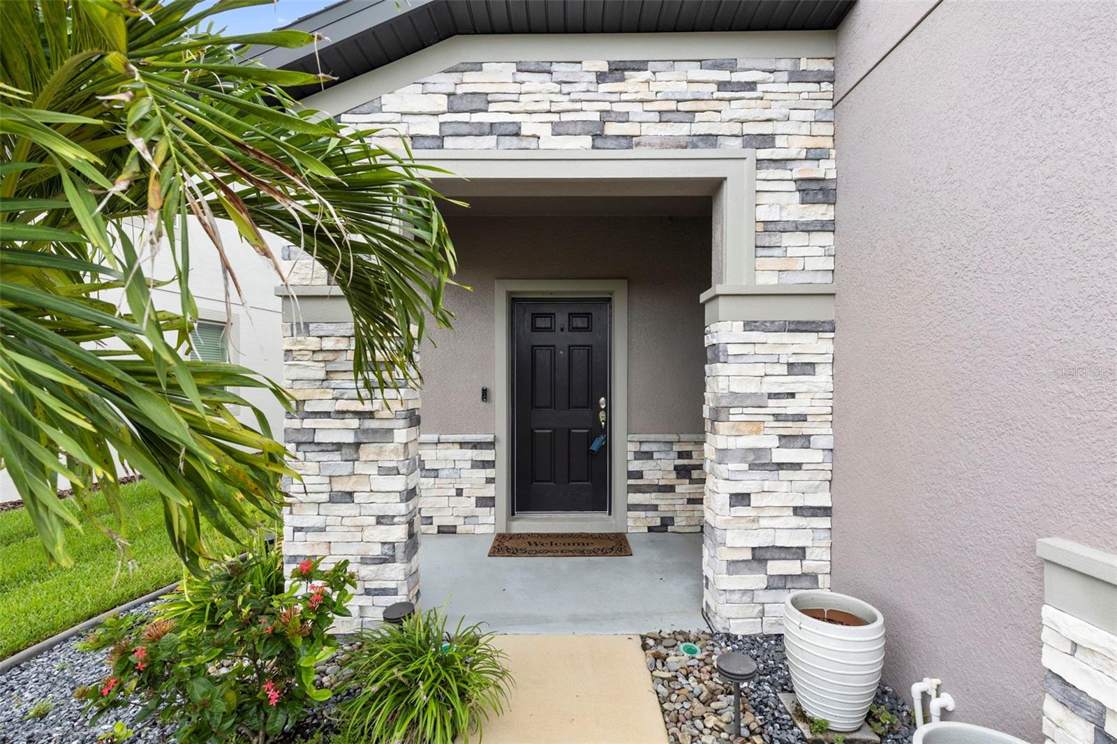 Listing photo id 2 for 7537 Pool Compass Loop