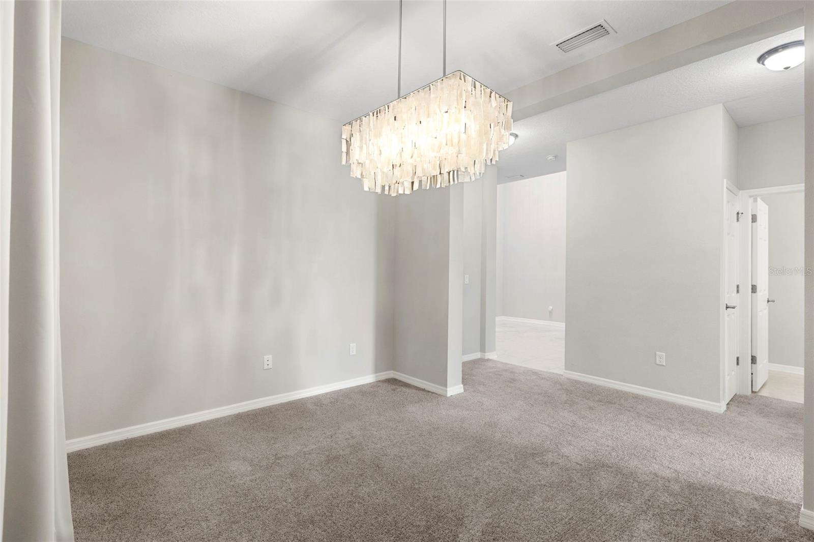 Listing photo id 5 for 7537 Pool Compass Loop