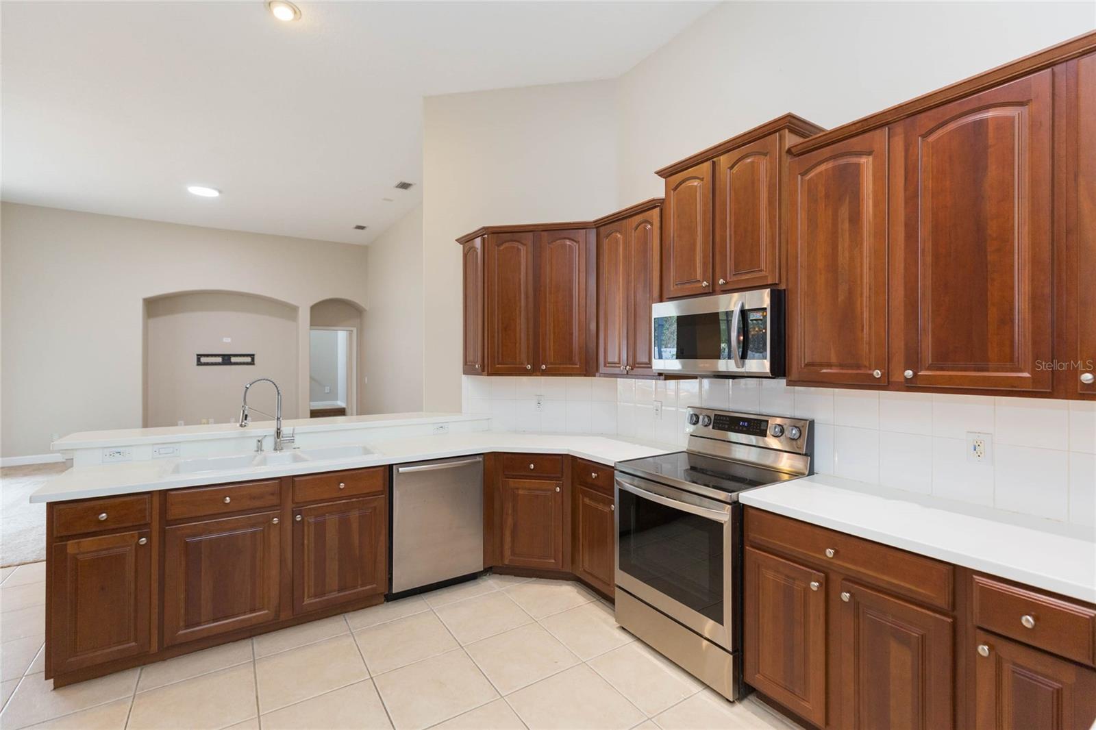 Listing photo id 8 for 4813 Artesian Road