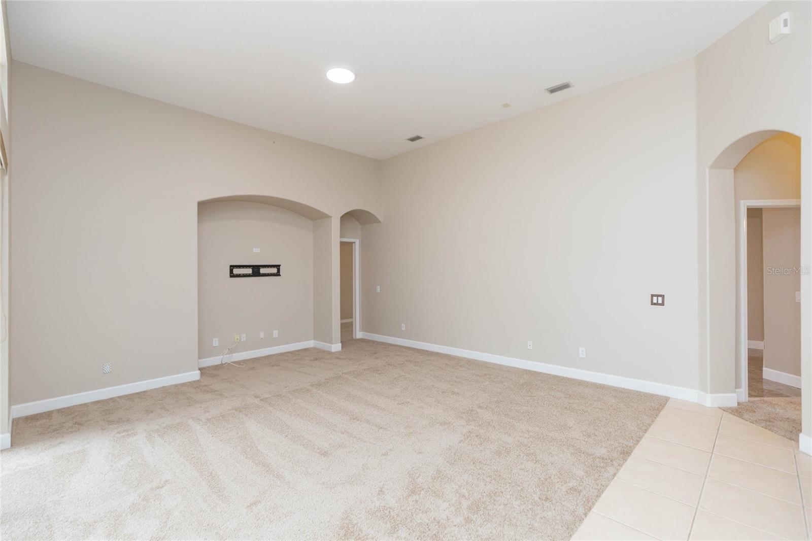 Listing photo id 14 for 4813 Artesian Road