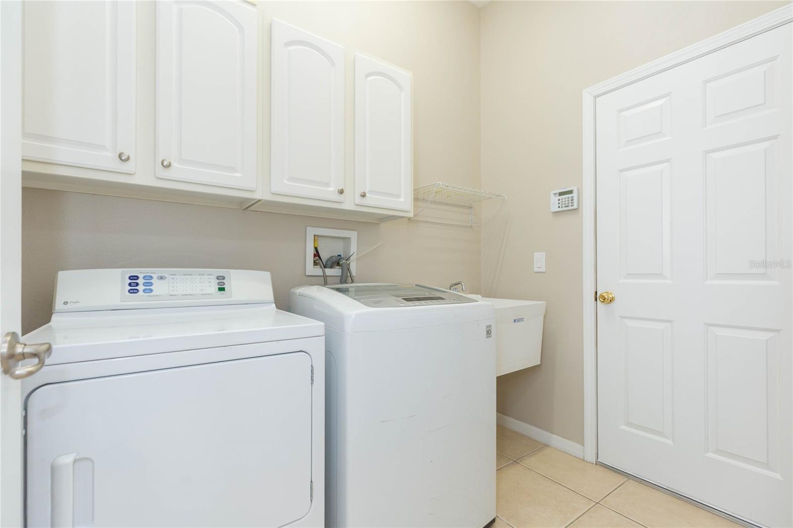 Listing photo id 15 for 4813 Artesian Road