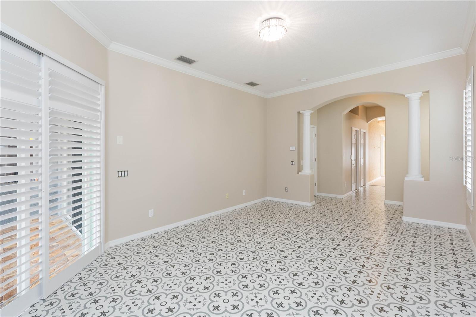 Listing photo id 17 for 4813 Artesian Road