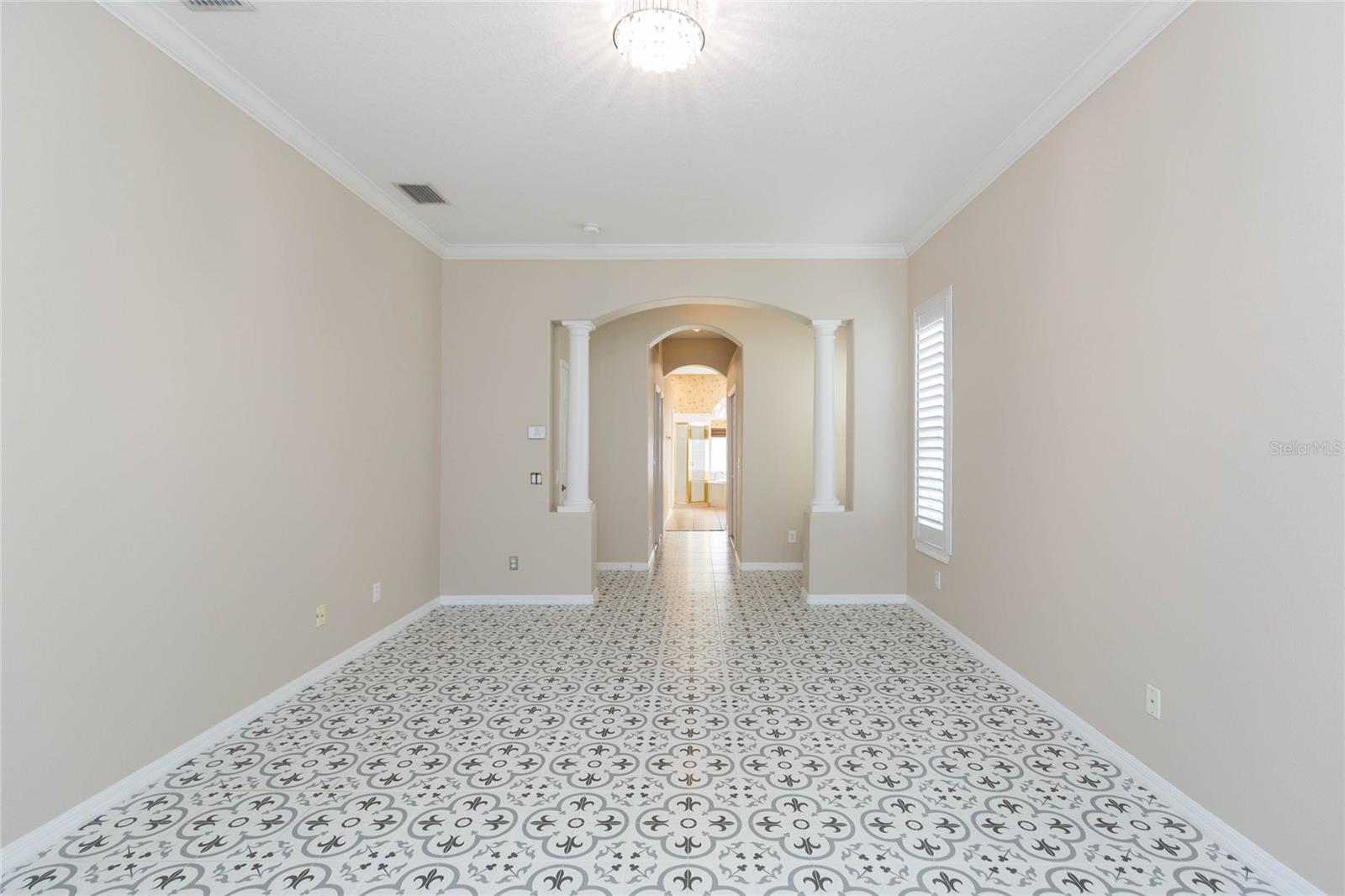 Listing photo id 18 for 4813 Artesian Road