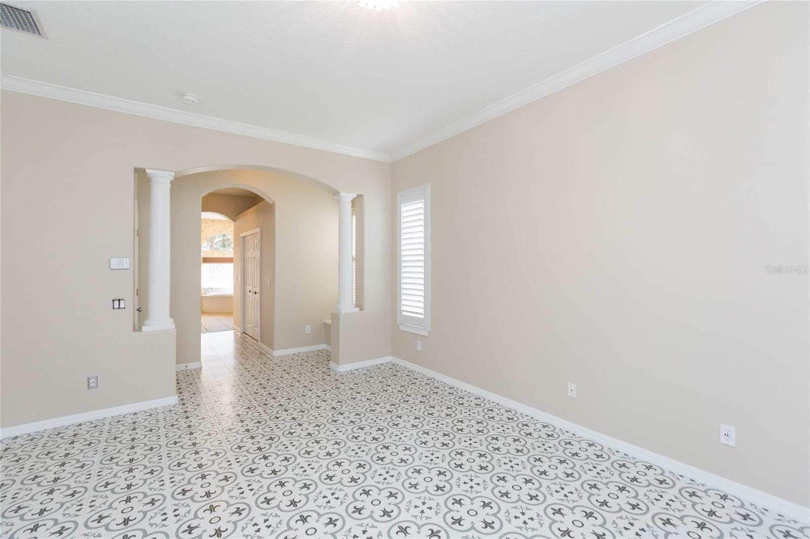 Listing photo id 19 for 4813 Artesian Road