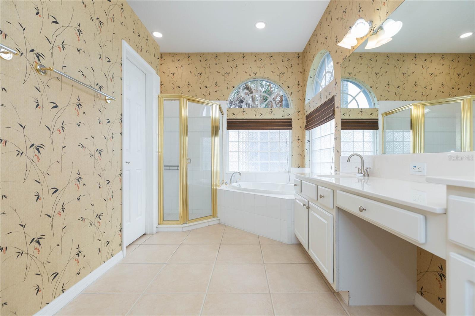 Listing photo id 21 for 4813 Artesian Road