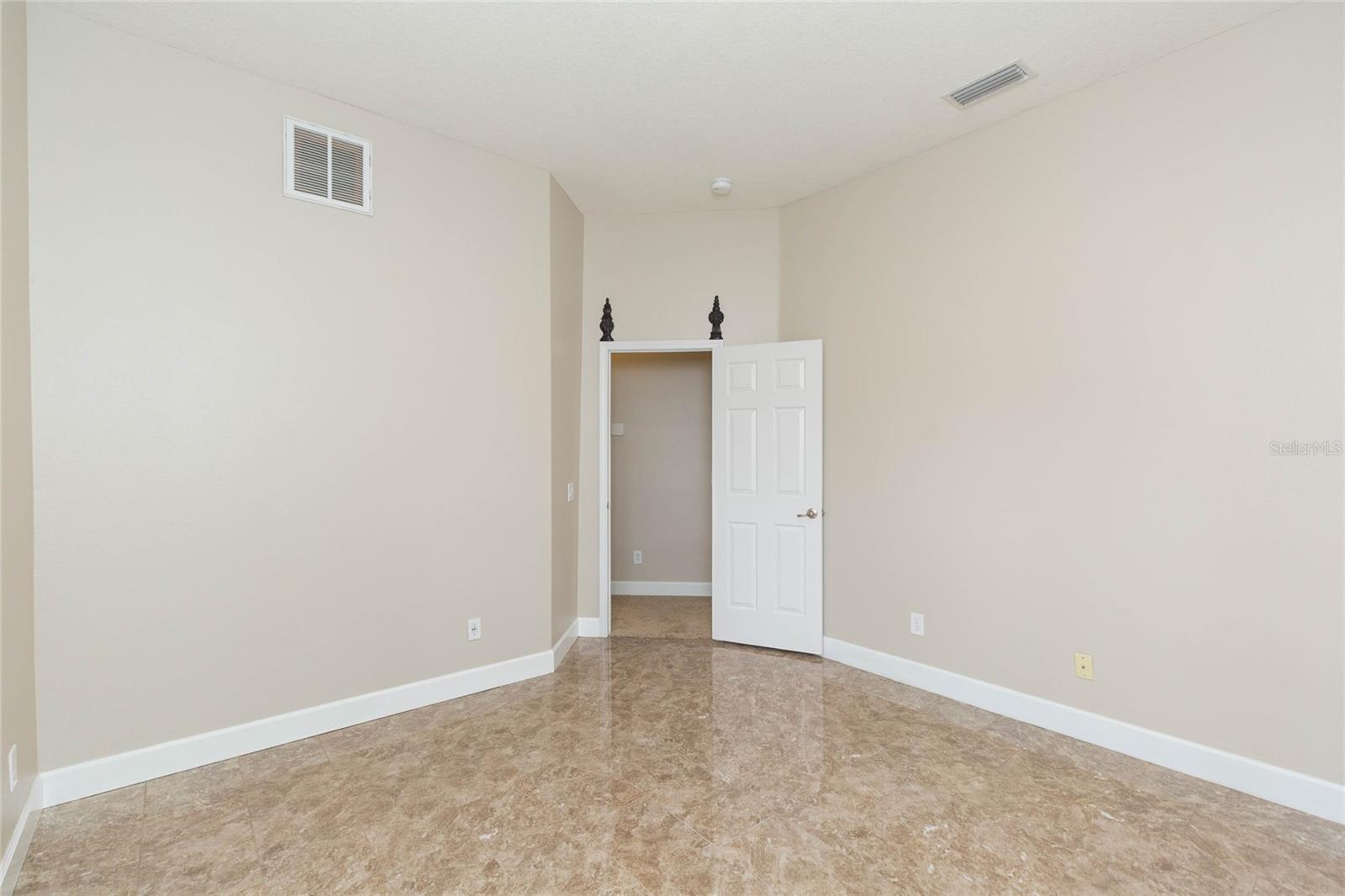 Listing photo id 27 for 4813 Artesian Road