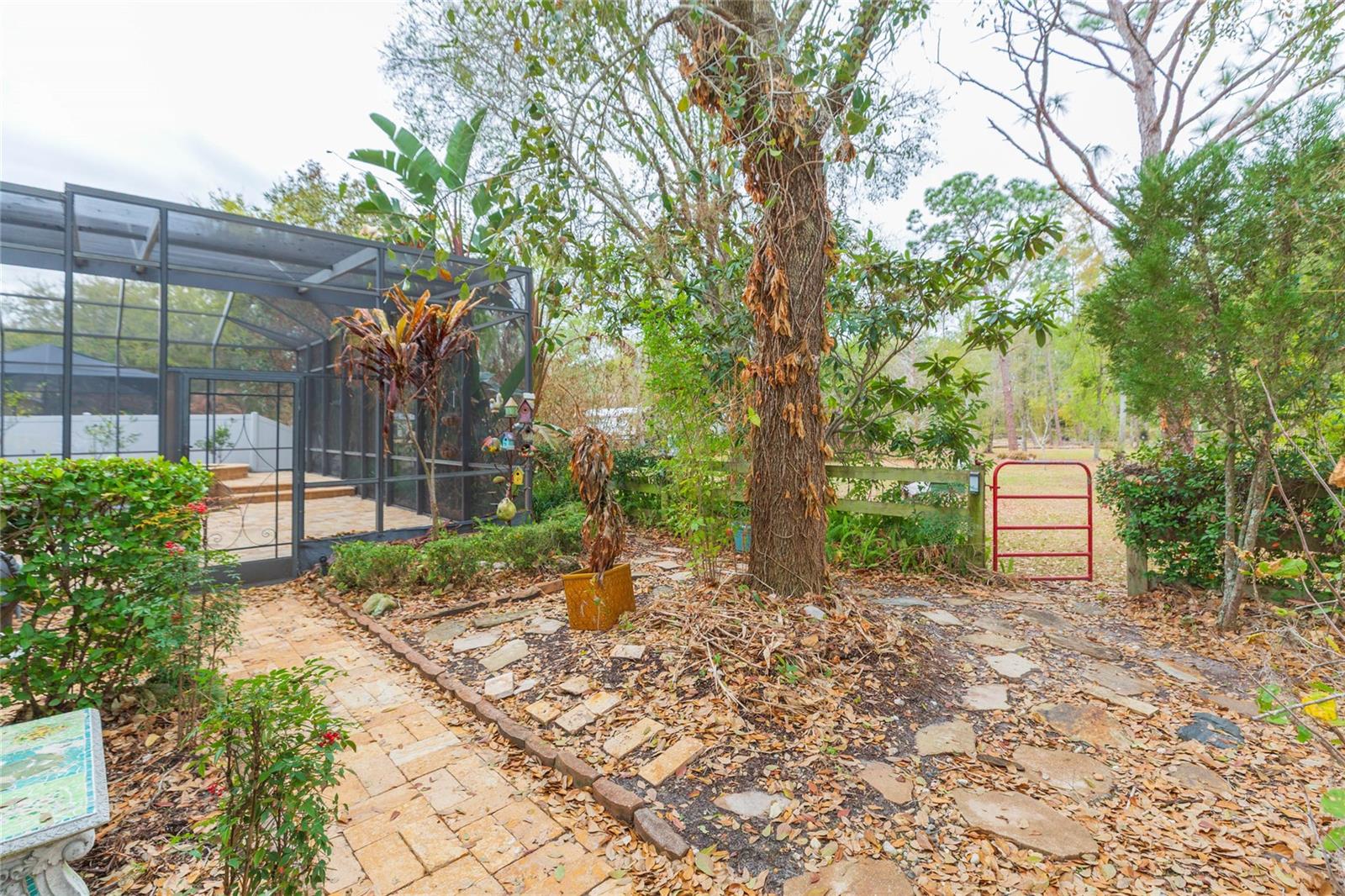 Listing photo id 46 for 4813 Artesian Road