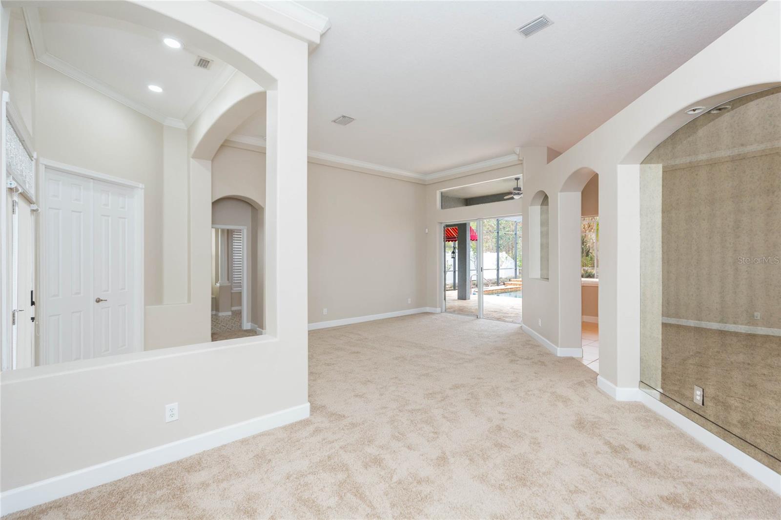 Listing photo id 5 for 4813 Artesian Road