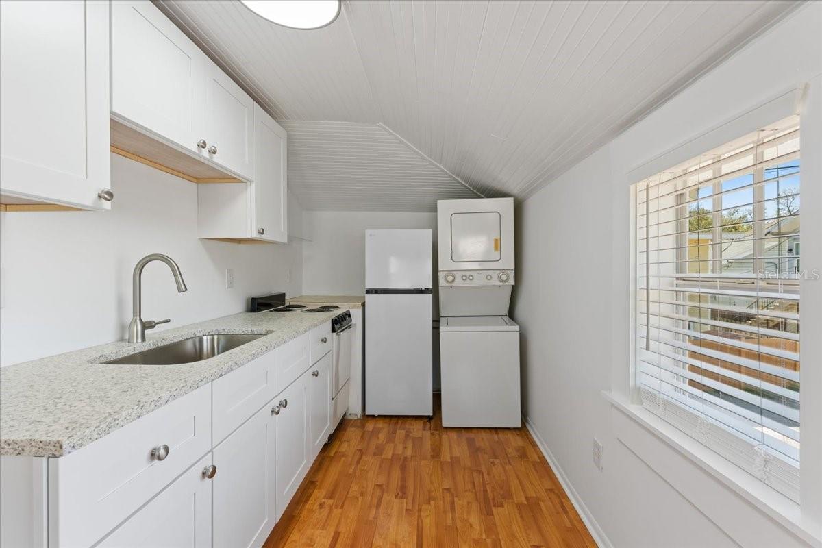 Image 14 of 22 For 916 2nd Street N B