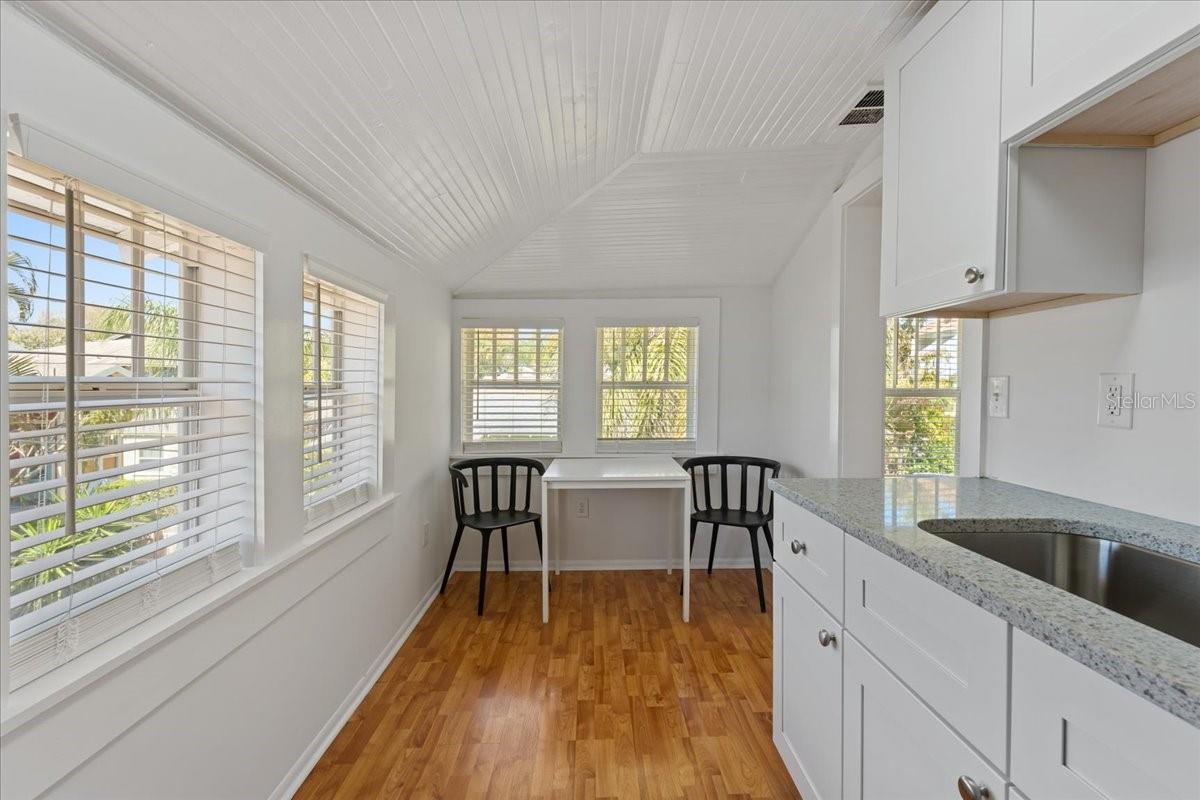 Image 16 of 22 For 916 2nd Street N B