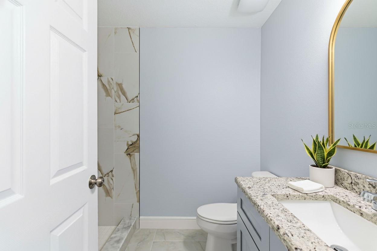 Listing photo id 9 for 2114 Juneau Street