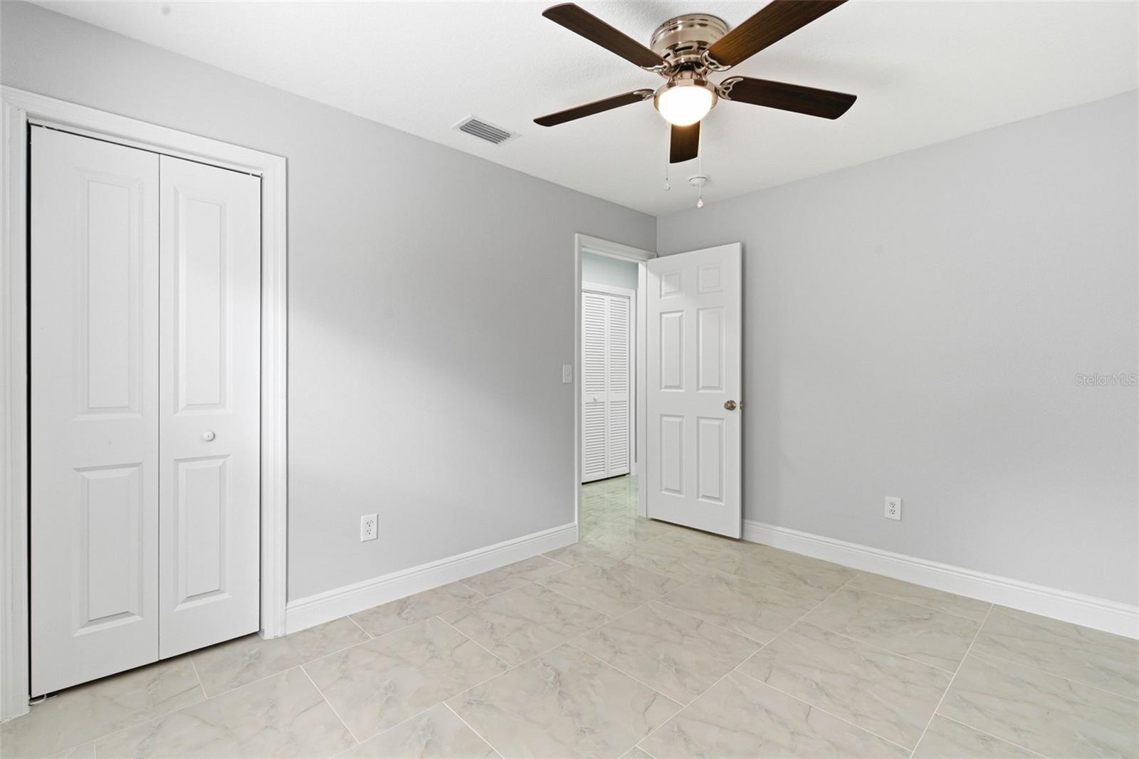 Listing photo id 13 for 2114 Juneau Street