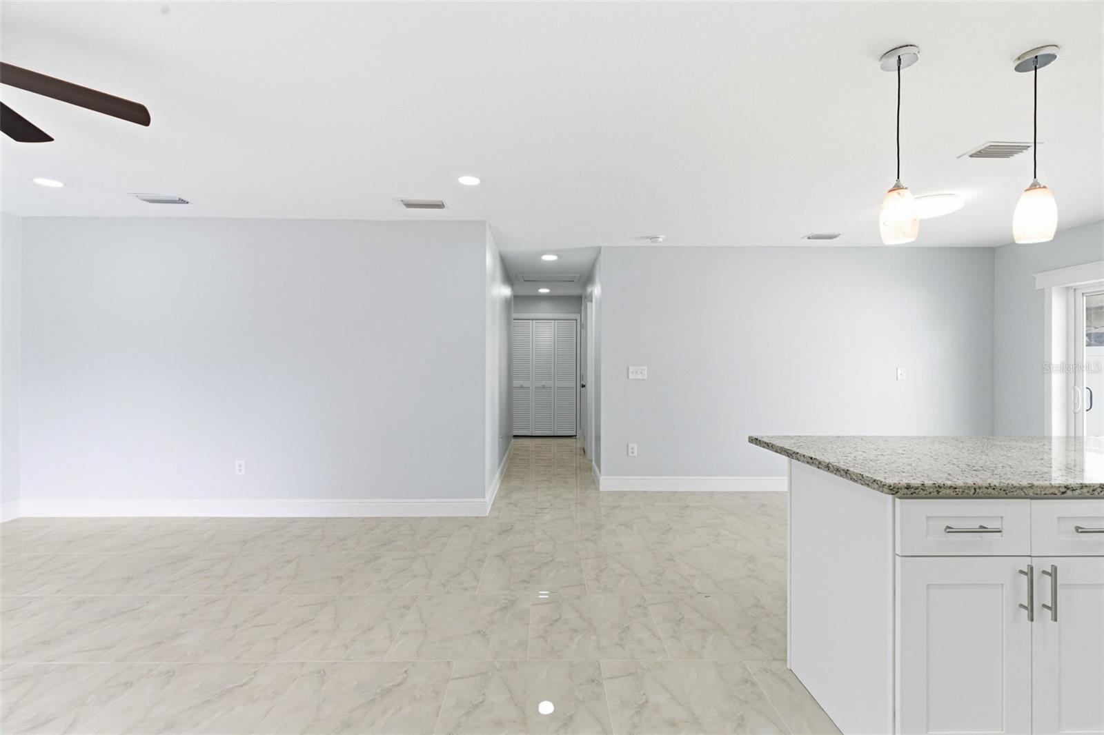 Listing photo id 0 for 2114 Juneau Street