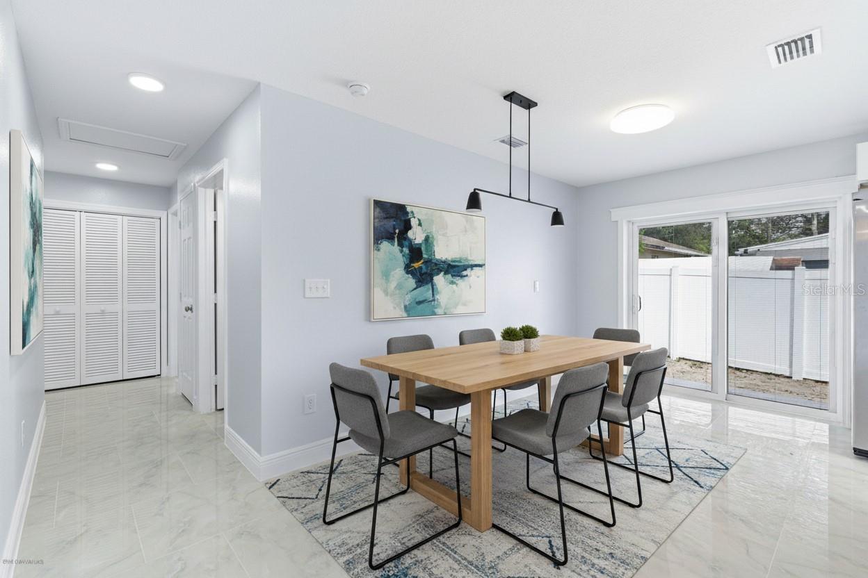 Listing photo id 3 for 2114 Juneau Street