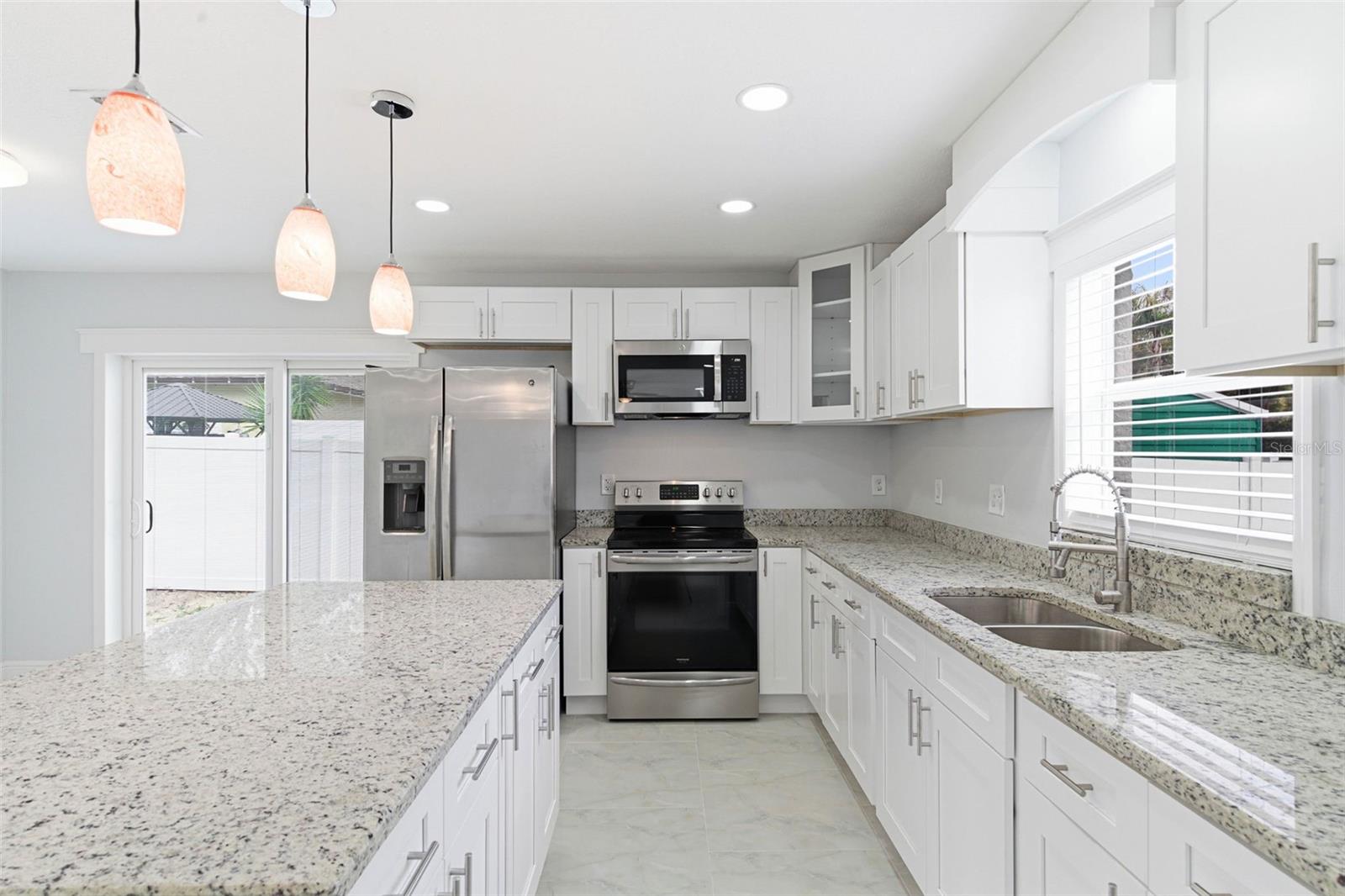 Listing photo id 4 for 2114 Juneau Street