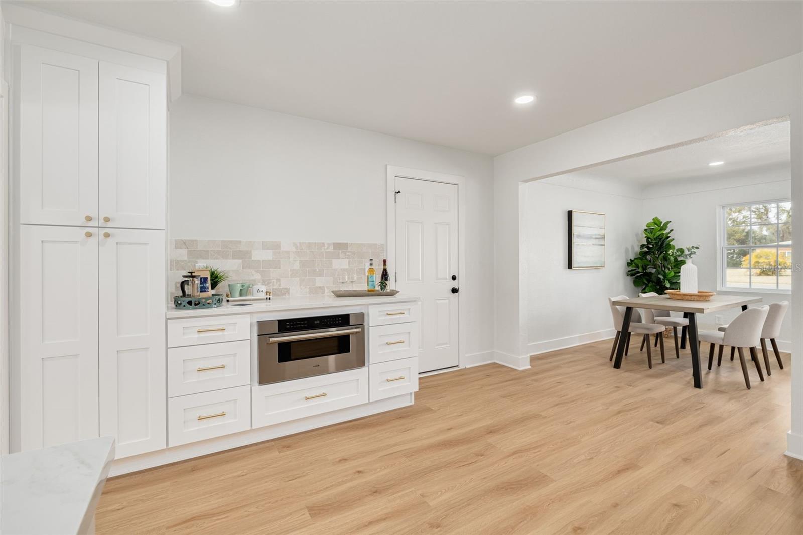 Image 10 of 29 For 880 Bay Vista Boulevard S