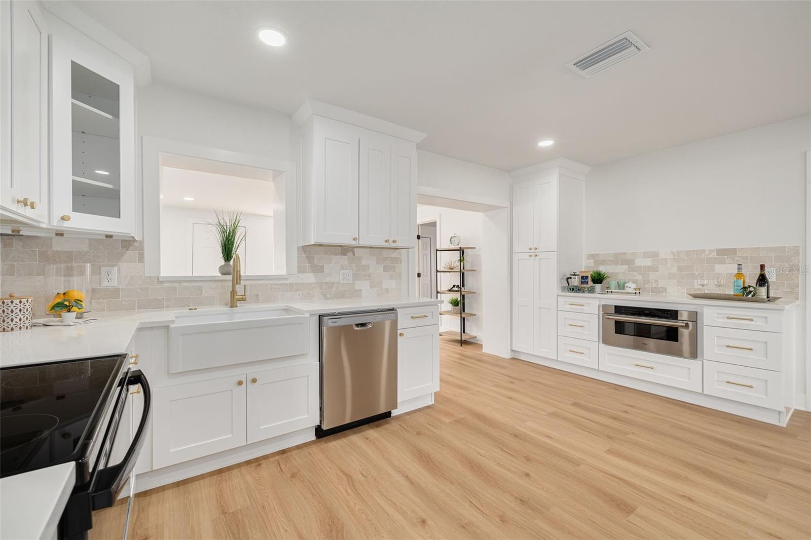 Image 11 of 29 For 880 Bay Vista Boulevard S