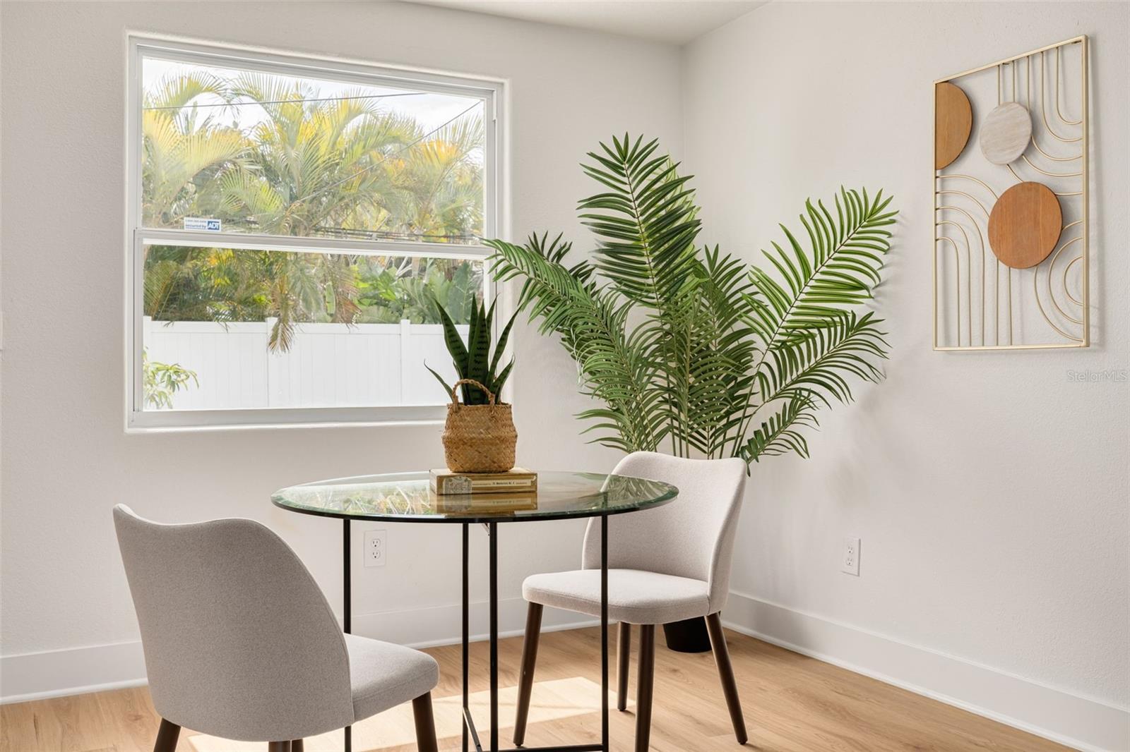 Image 15 of 29 For 880 Bay Vista Boulevard S