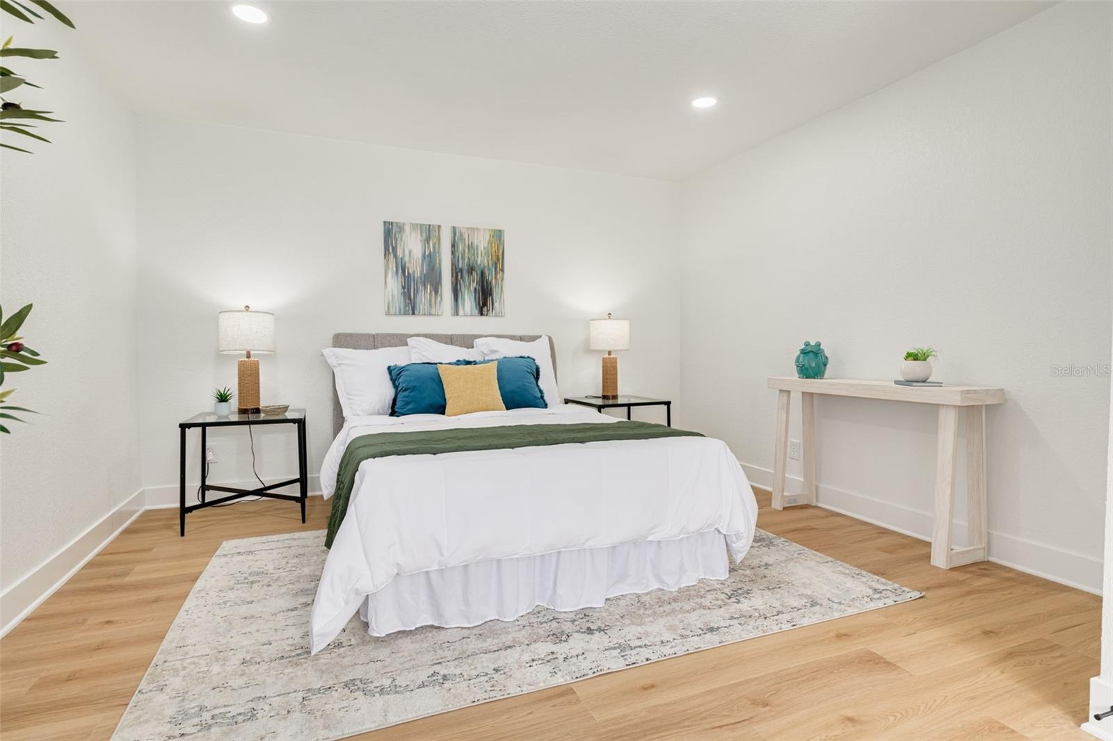 Image 16 of 29 For 880 Bay Vista Boulevard S