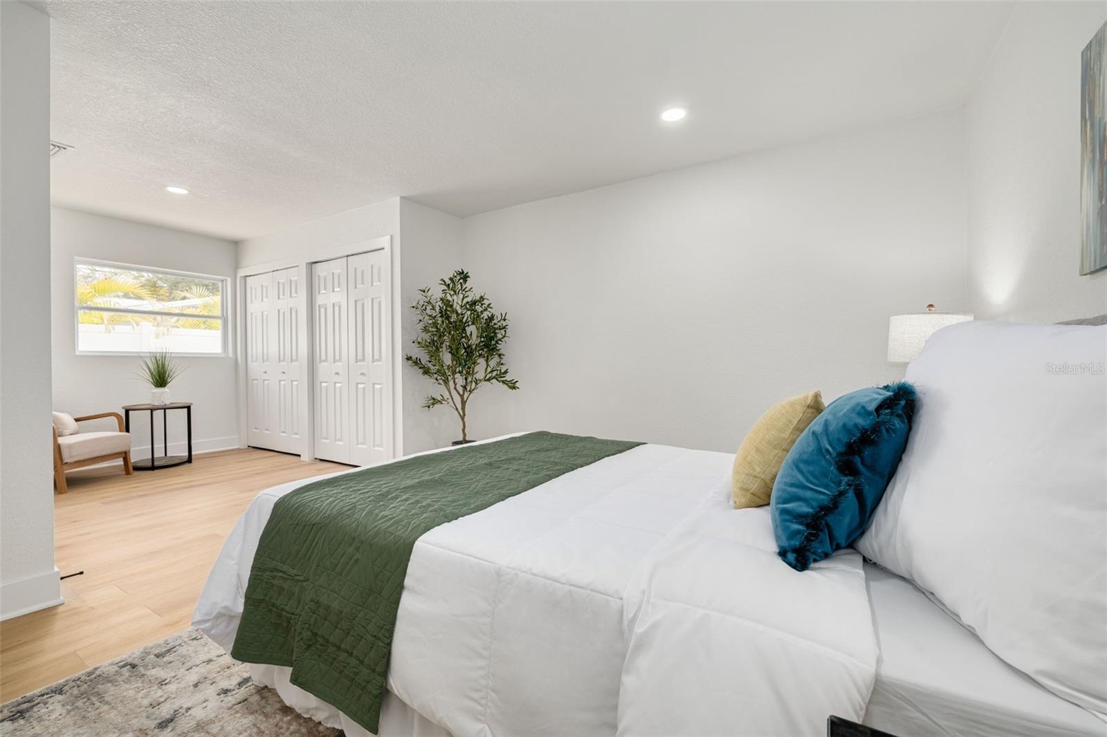 Image 17 of 29 For 880 Bay Vista Boulevard S