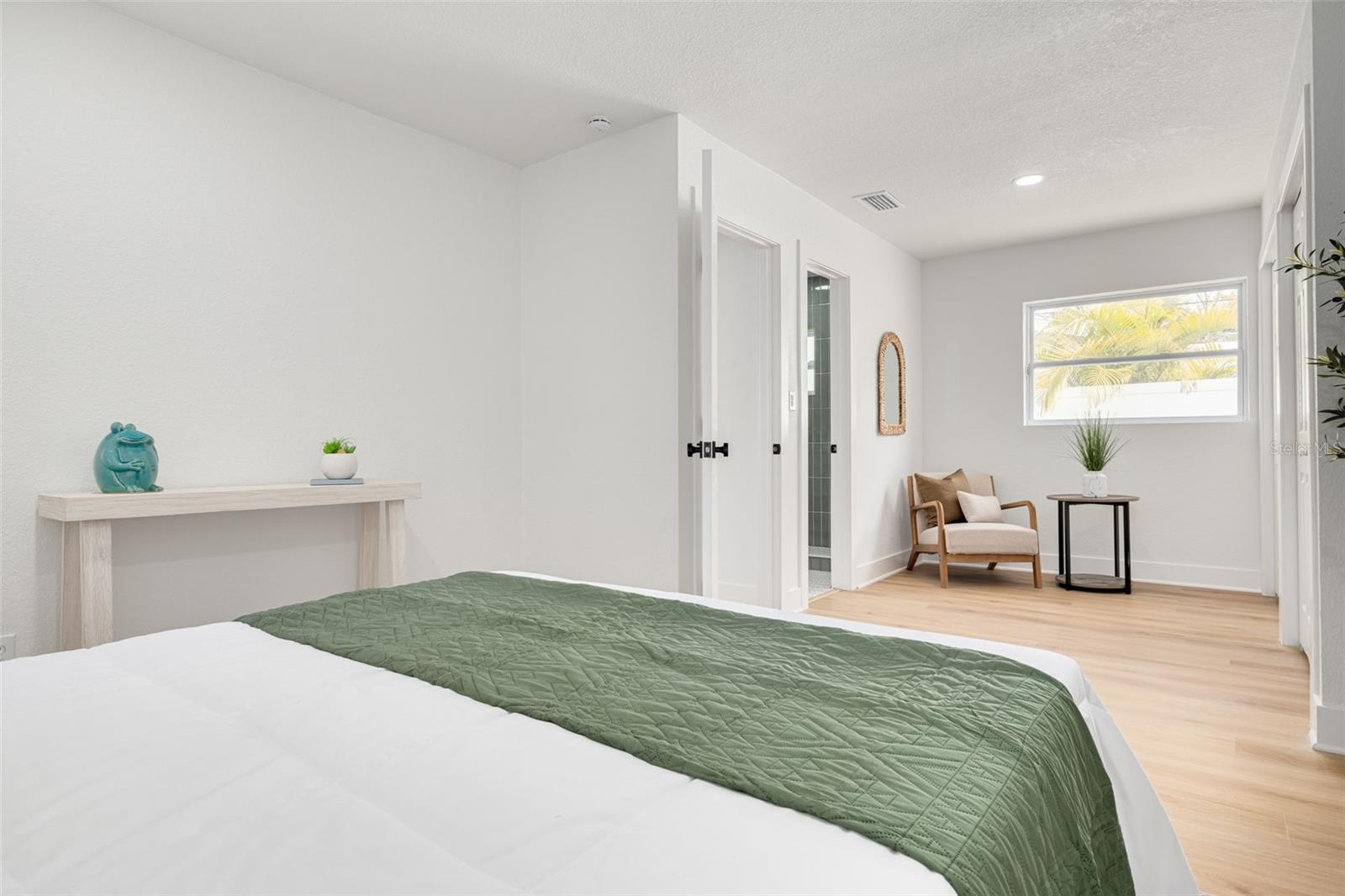 Image 18 of 29 For 880 Bay Vista Boulevard S