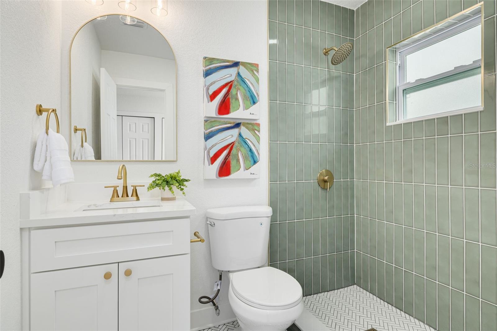 Image 20 of 29 For 880 Bay Vista Boulevard S