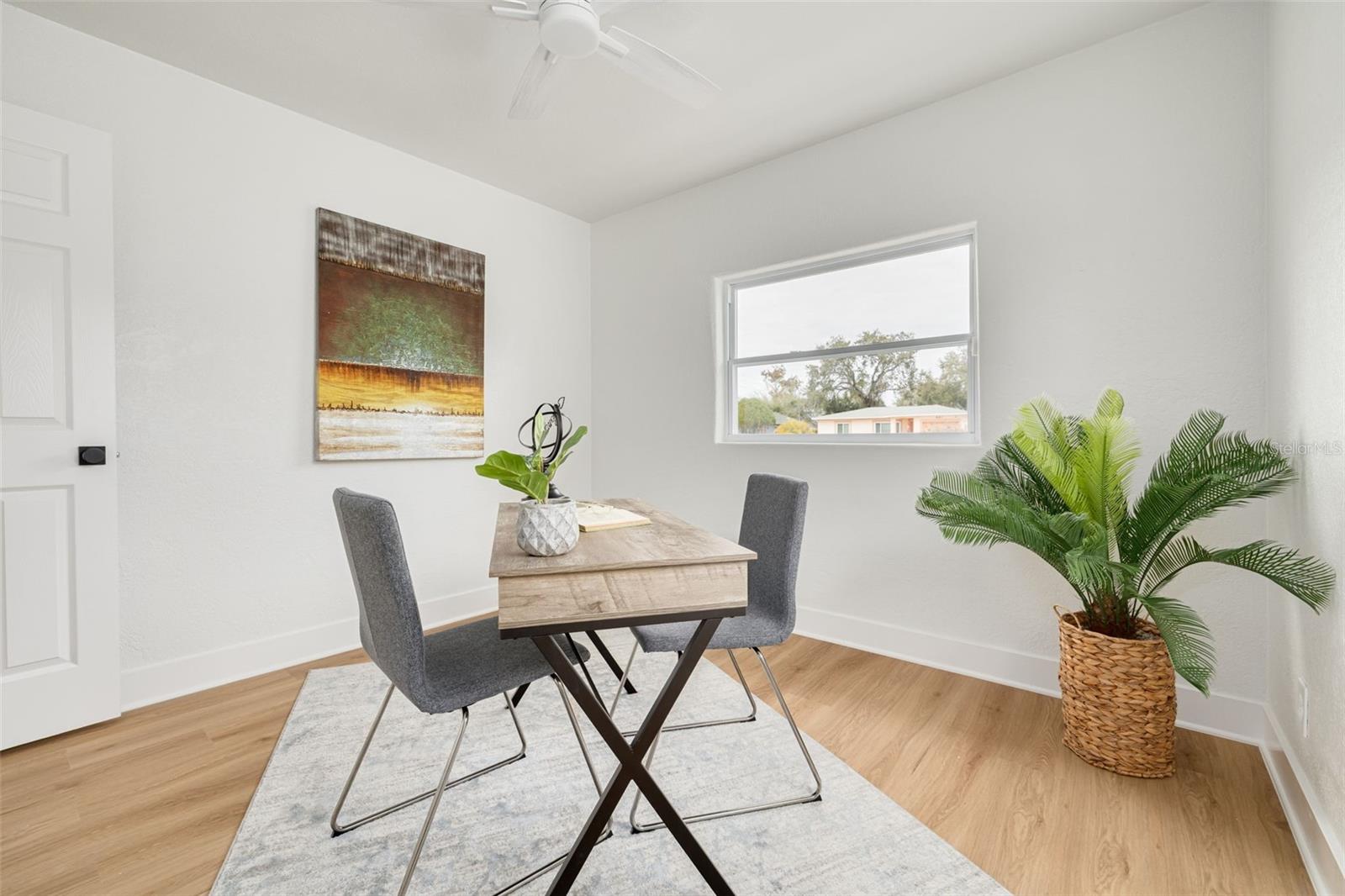 Image 21 of 29 For 880 Bay Vista Boulevard S